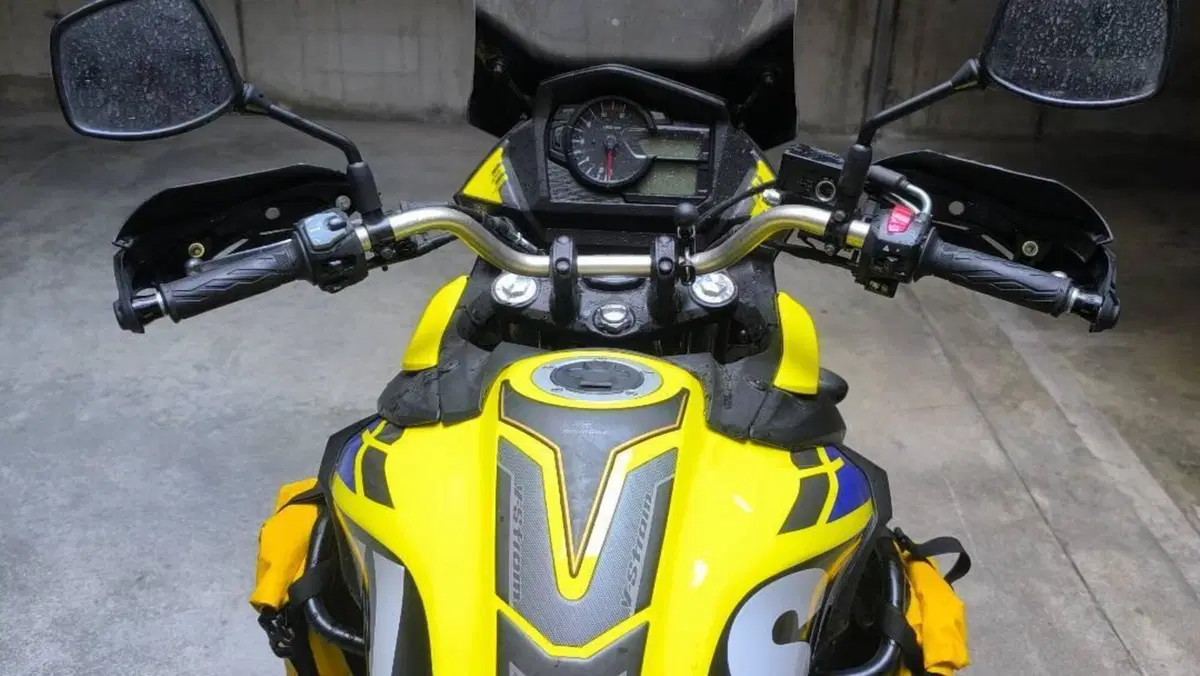 Suzuki V-Strom 650XT Explorer (2022 - 25)  (8)