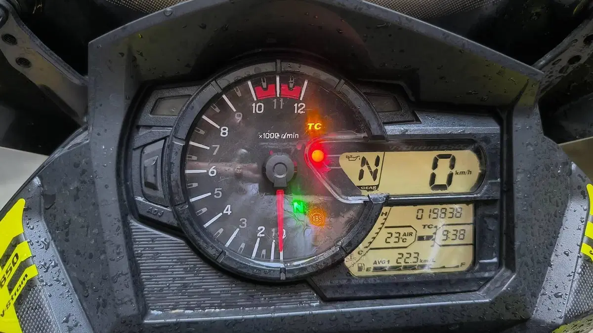 Suzuki V-Strom 650XT Explorer (2022 - 25)  (13)
