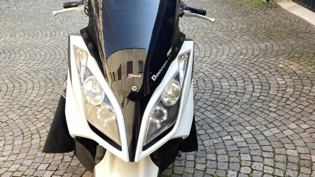 Kymco Downtown 300i (2009 - 17)  (3)