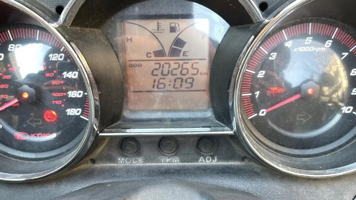Kymco Downtown 300i (2009 - 17)  (9)
