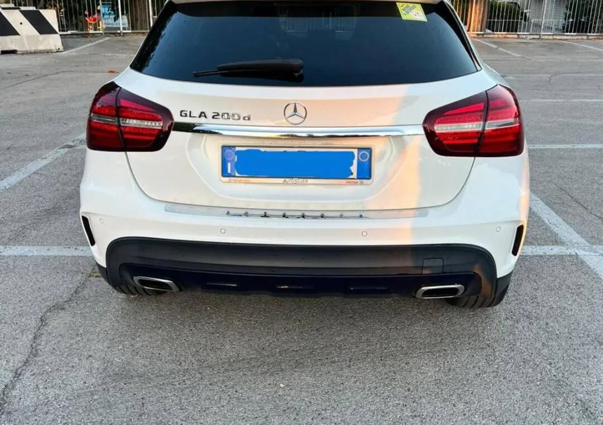 Mercedes-Benz GLA SUV 200 d Automatic Executive (2)