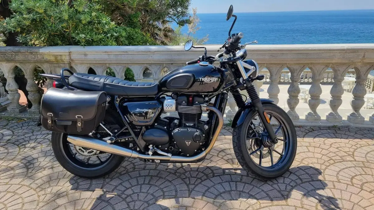 Triumph Street Twin 900 (2016) 