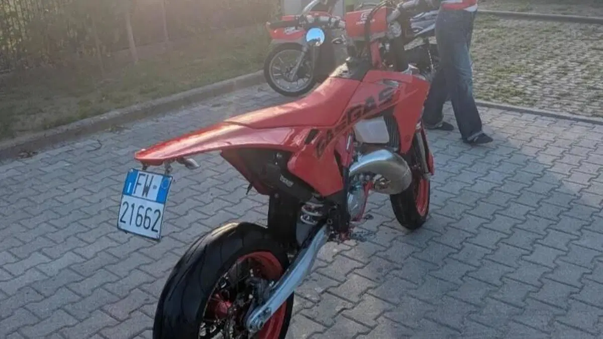 GASGAS EC 125 (2025)  (4)