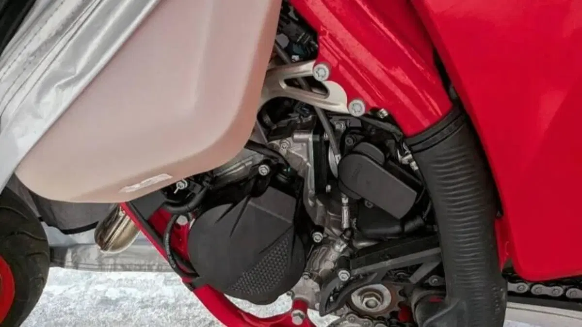 GASGAS EC 125 (2025)  (6)