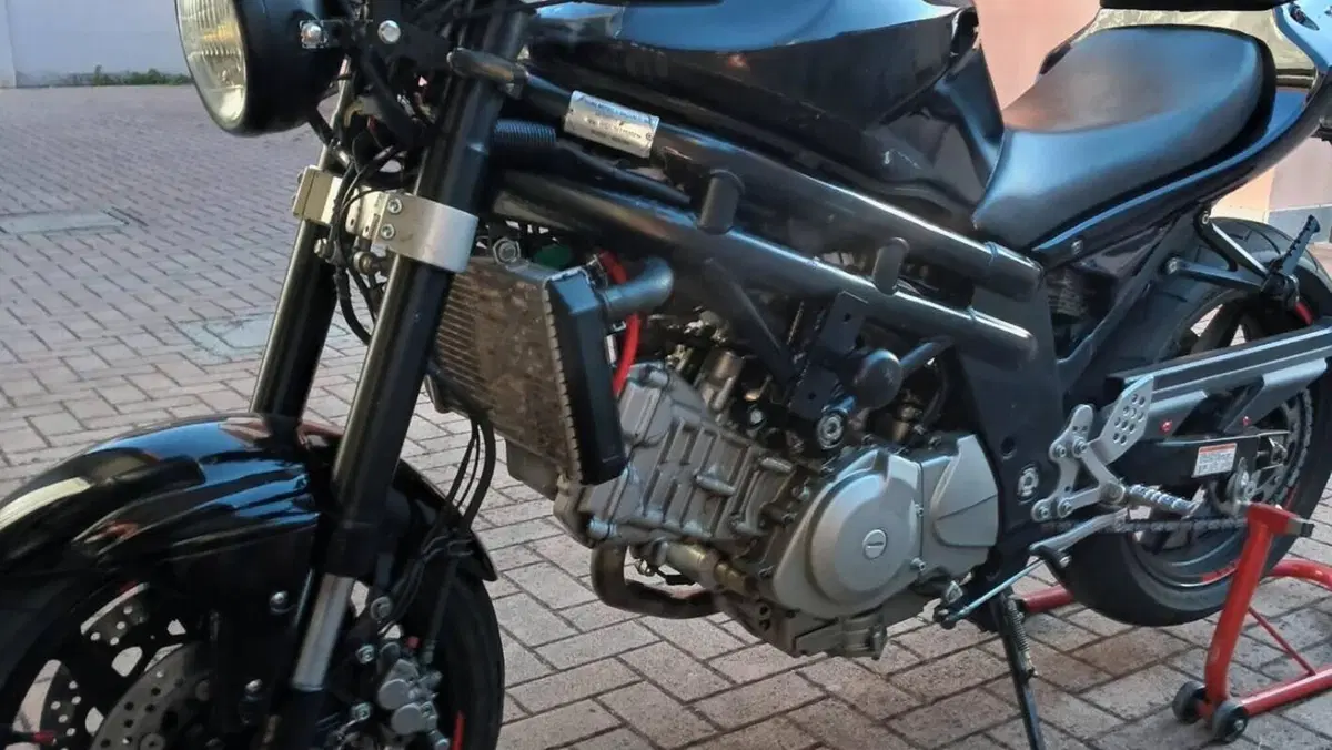 Hyosung Comet GT 650 P (2004 - 16)  (2)