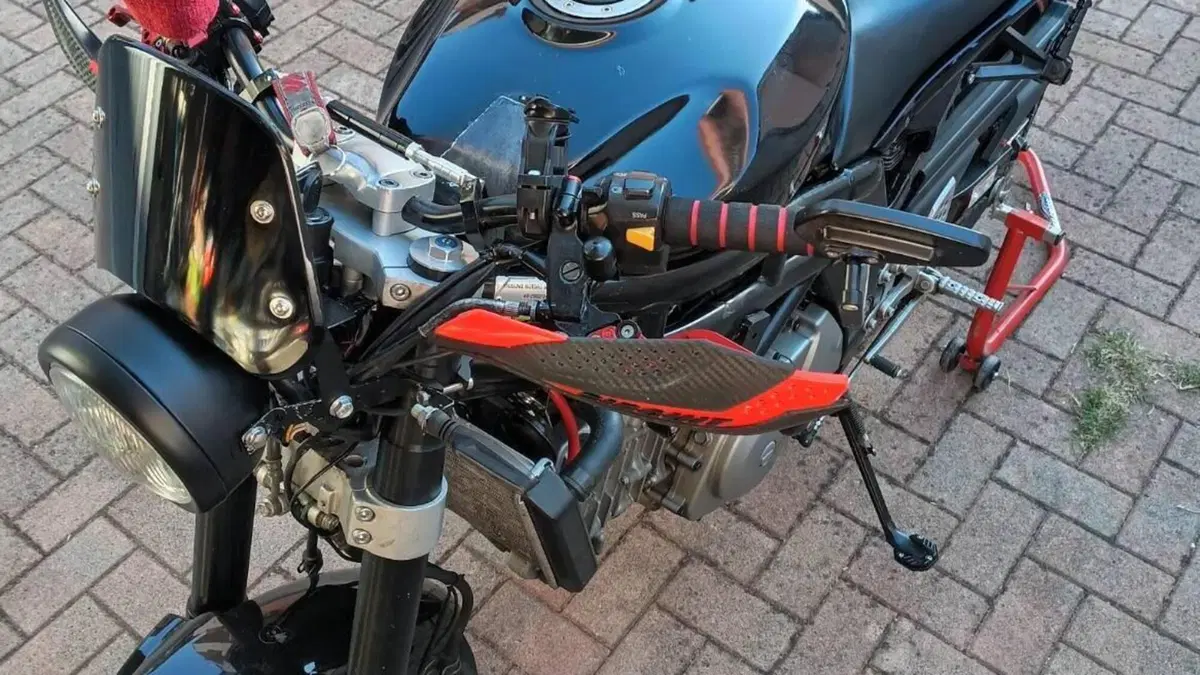 Hyosung Comet GT 650 P (2004 - 16)  (4)