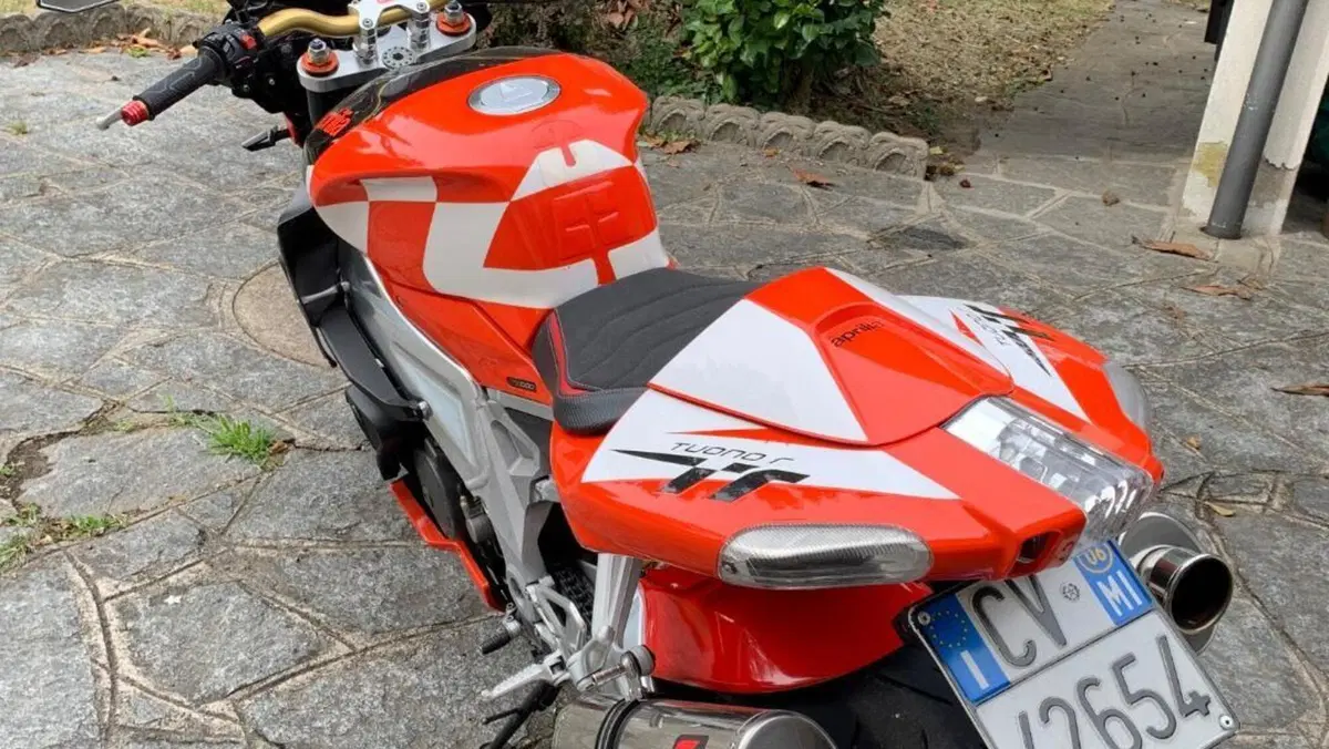 Aprilia Tuono 1000 R (2006 - 10)  (2)