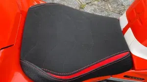 Aprilia Tuono 1000 R (2006 - 10)  (6)