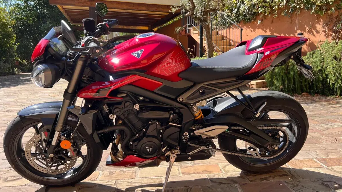 Triumph Street Triple 765 RS (2023 - 26)  (2)