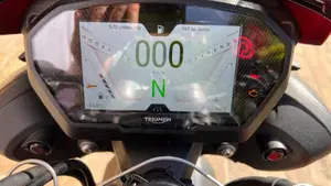 Triumph Street Triple 765 RS (2023 - 26)  (8)