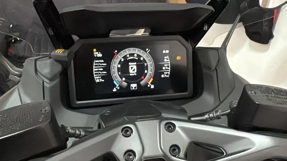 Yamaha T-Max 560 Tech Max (2025 - 26)  (3)