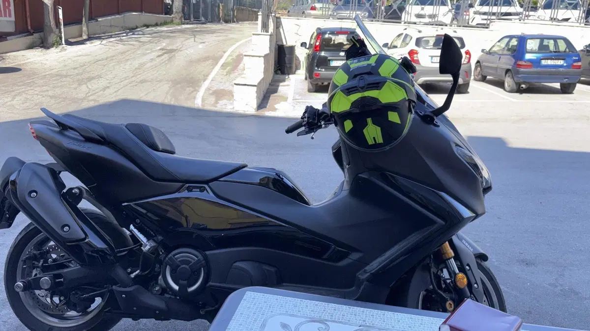 Yamaha T-Max 560 Tech Max (2025 - 26)  (7)