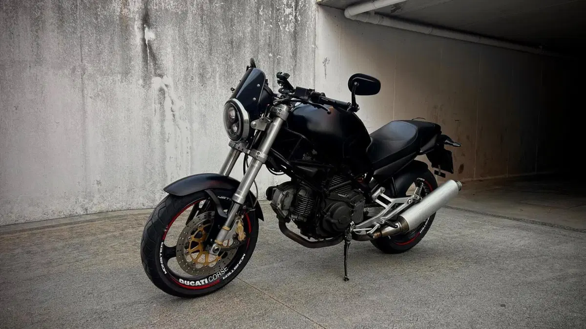 Ducati Monster 600 Dark (1998 - 01) 