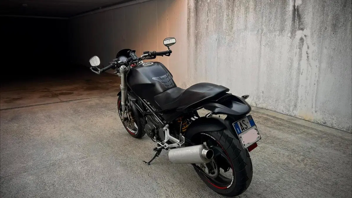 Ducati Monster 600 Dark (1998 - 01)  (3)