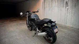 Ducati Monster 600 Dark (1998 - 01)  (3)