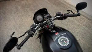 Ducati Monster 600 Dark (1998 - 01)  (4)