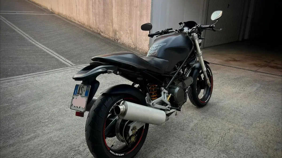 Ducati Monster 600 Dark (1998 - 01)  (5)
