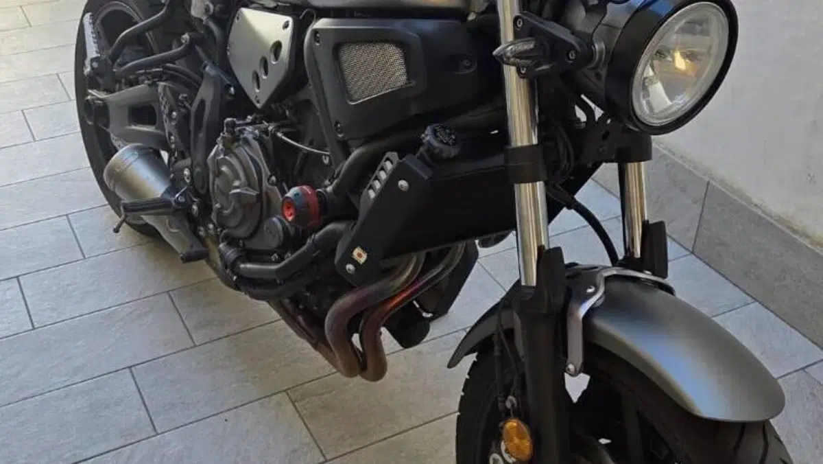 Yamaha XSR 700 ABS (2016 - 20)  (2)
