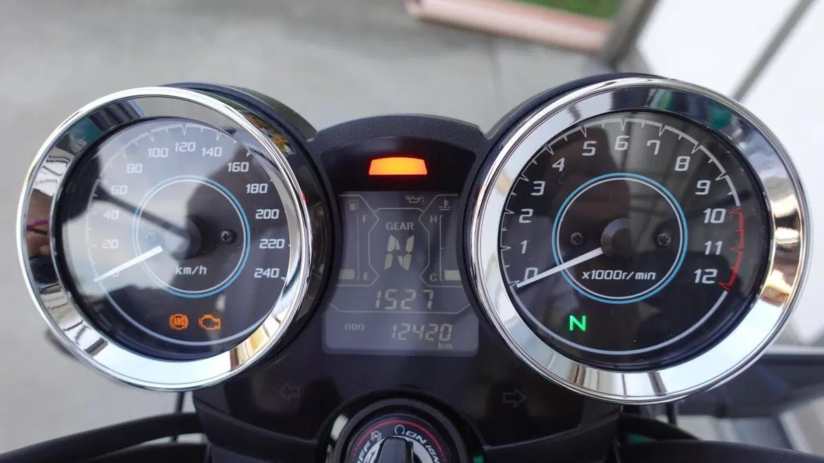 Kawasaki Z 650 RS (2022 - 24)  (4)