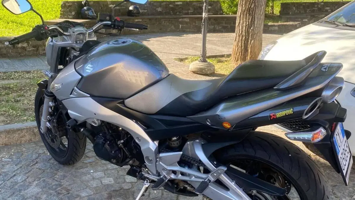 Suzuki GSR 600 (2006 - 11)  (2)