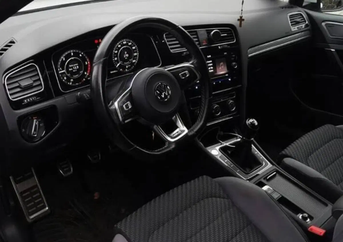 Volkswagen e-Golf 115 CV (4)
