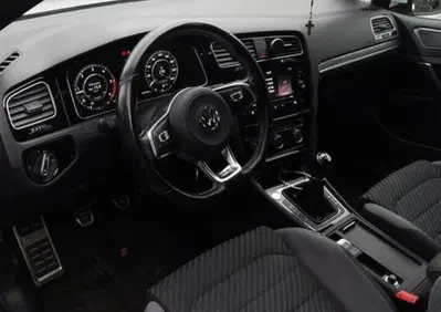 Volkswagen e-Golf 115 CV (4)