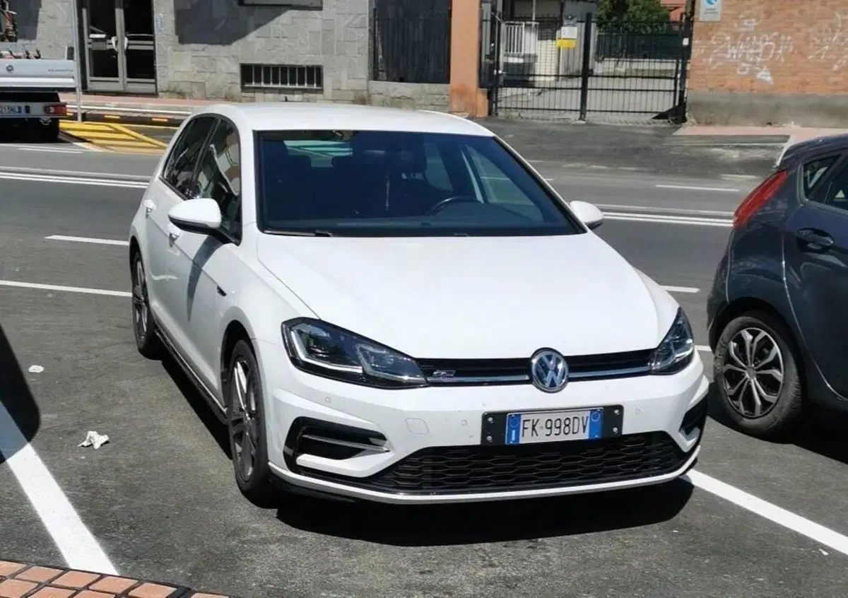 Volkswagen e-Golf 115 CV (6)