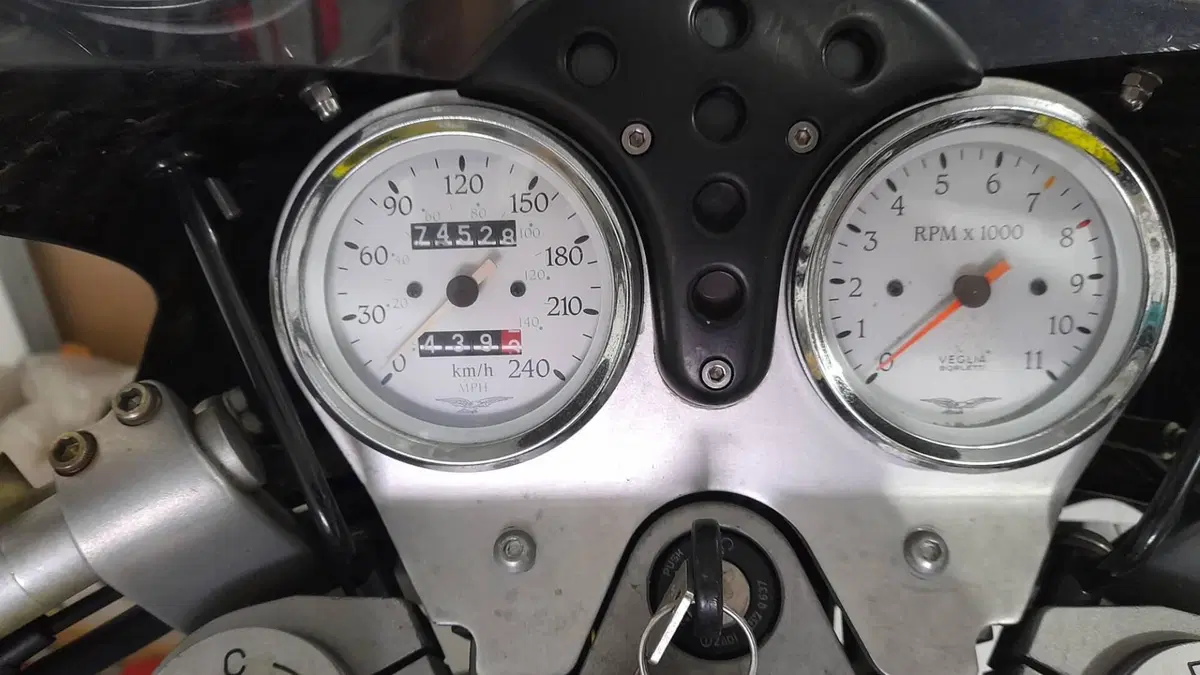 Moto Guzzi V11 Sport (1999 - 02)  (2)