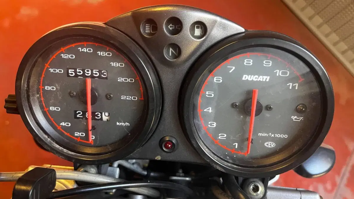 Ducati Monster 600 Dark (1998 - 01)  (8)