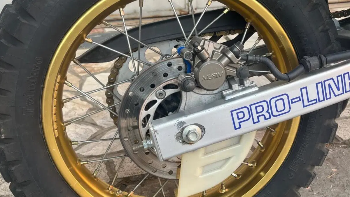 Honda NX 650 Dominator (1991 - 95)  (9)