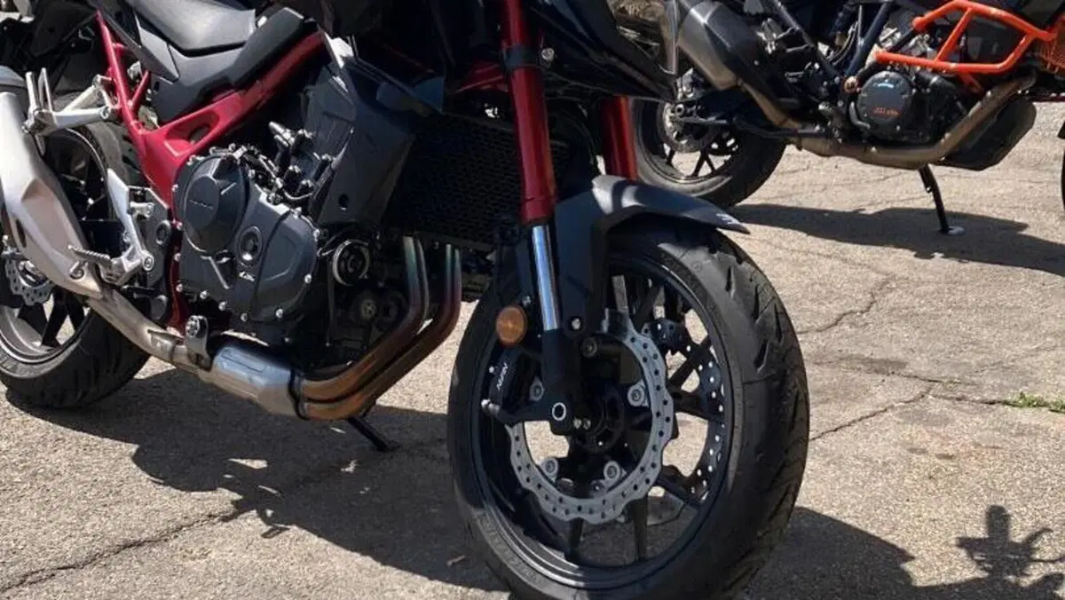 Honda CB 750 Hornet (2023 - 24)  (2)