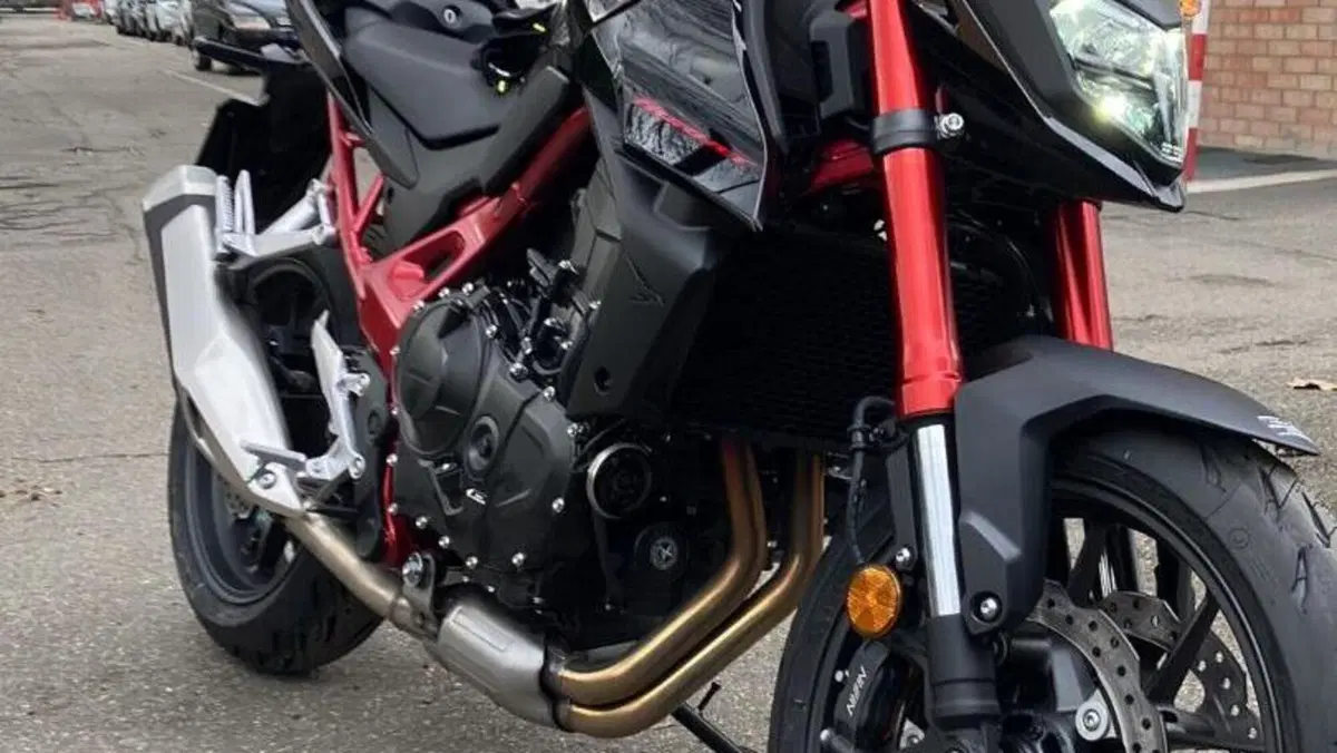 Honda CB 750 Hornet (2023 - 24)  (4)