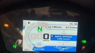 Moto Guzzi V85 TT Centenario (2021 - 22) usata