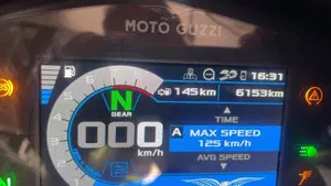 Moto Guzzi V85 TT Centenario (2021 - 22)  (2)