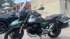 Moto Guzzi V85 TT Centenario (2021 - 22)  (3)