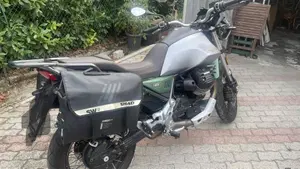 Moto Guzzi V85 TT Centenario (2021 - 22)  (5)