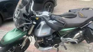 Moto Guzzi V85 TT Centenario (2021 - 22)  (7)