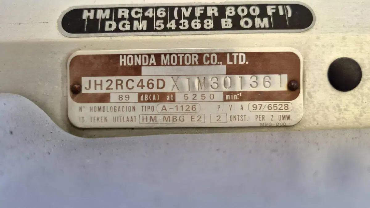 Honda VFR 800 (1998 - 01)  (3)