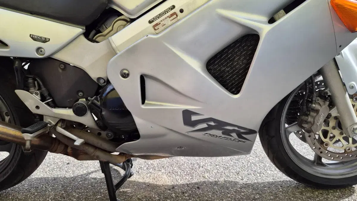 Honda VFR 800 (1998 - 01)  (8)