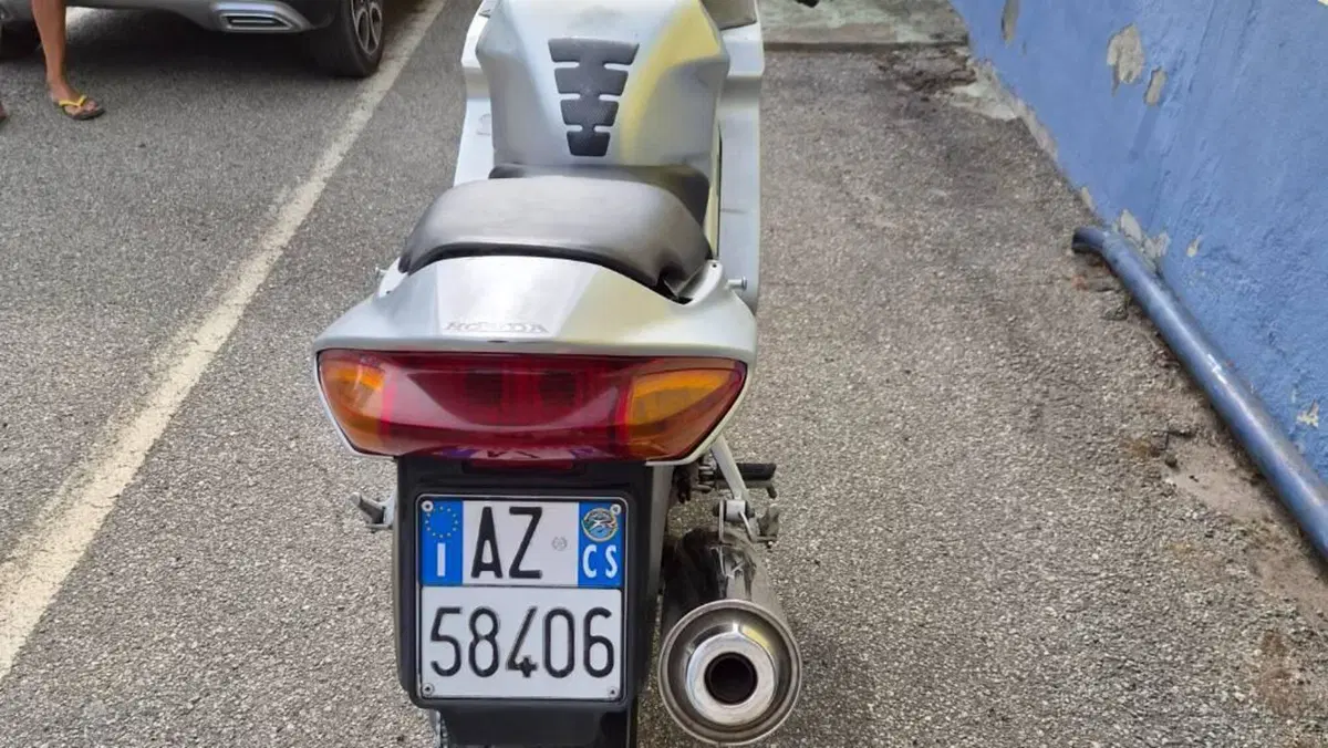 Honda VFR 800 (1998 - 01)  (11)