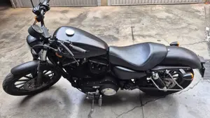 Harley-Davidson 883 Iron (2009 - 11) - XL 883N  (7)