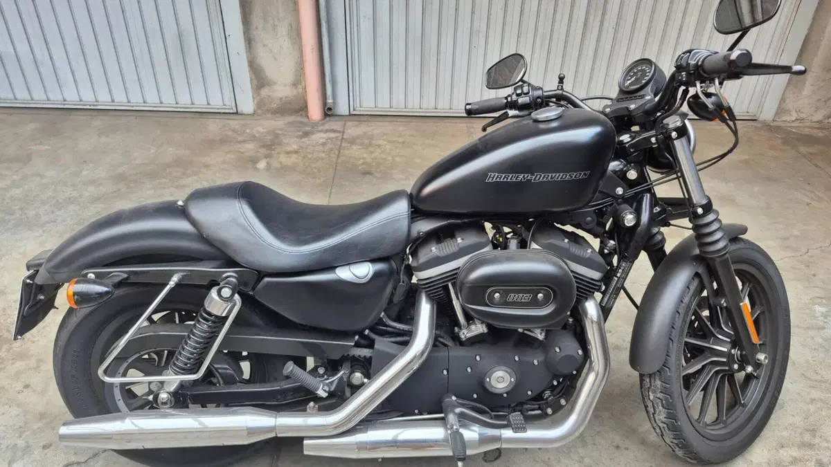 Harley-Davidson 883 Iron (2009 - 11) - XL 883N  (8)