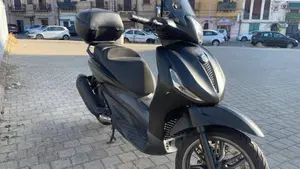 Piaggio Beverly 300 ABS-ASR (2021 - 25)  (5)