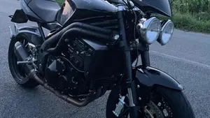 Triumph Speed Triple 1050 (2005 - 11)  (2)