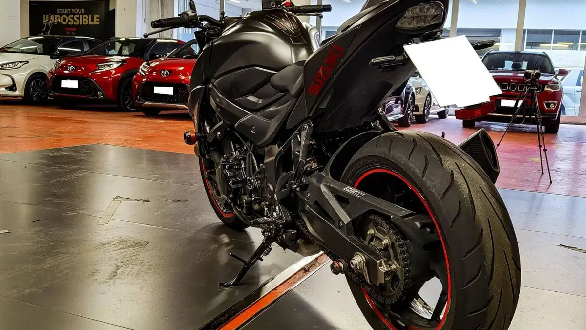 Suzuki GSX S 750 Yugen (2018 - 20)  (8)