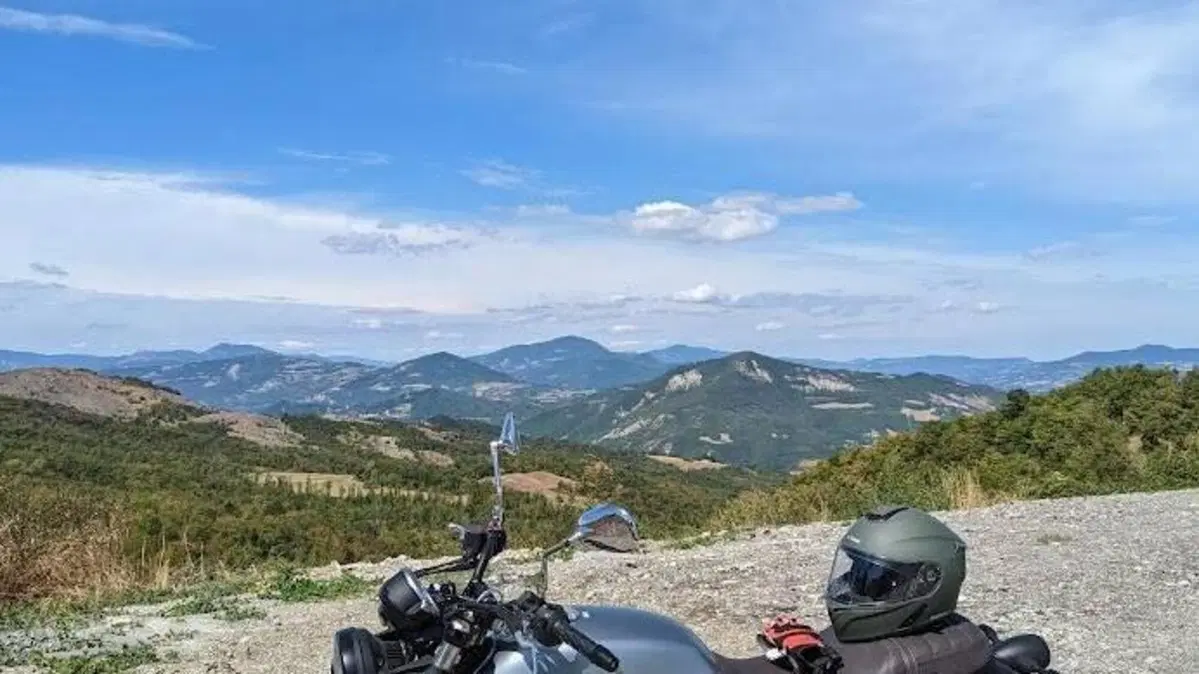 Moto Guzzi V7 Stone Centenario (2021 - 22)  (3)