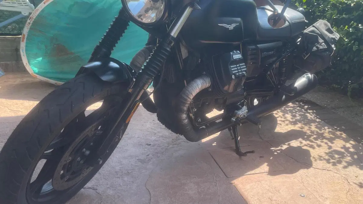 Moto Guzzi V7 III Stone (2017 - 20)  (4)
