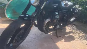 Moto Guzzi V7 III Stone (2017 - 20)  (4)