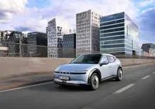 Hyundai IONIQ 3, ordini aperti in Italia: prezzi da 29.900 euro e fino a 497 km di autonomia