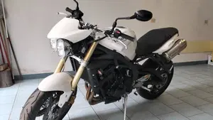 Triumph Street Triple (2007 - 12)  (2)
